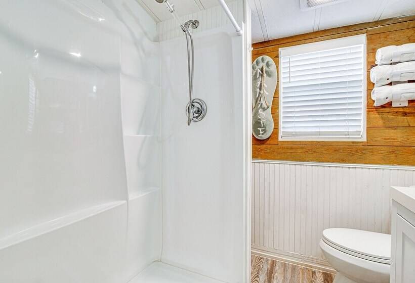 Resort Style Perks & Deck At Port Isabel Home!