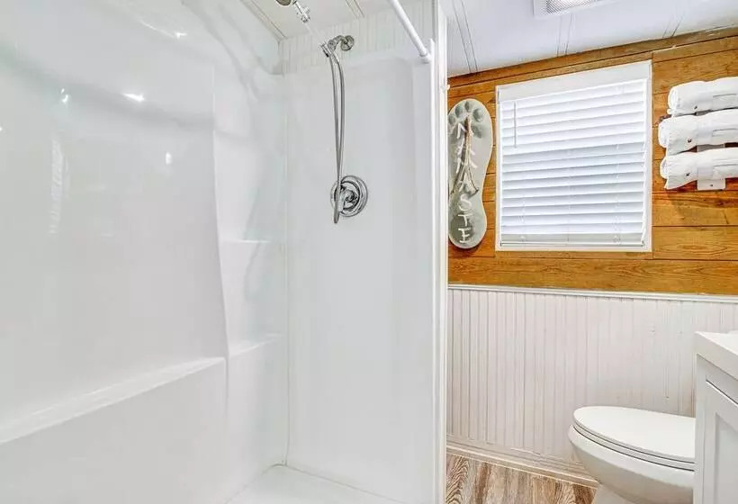 Resort Style Perks & Deck At Port Isabel Home!