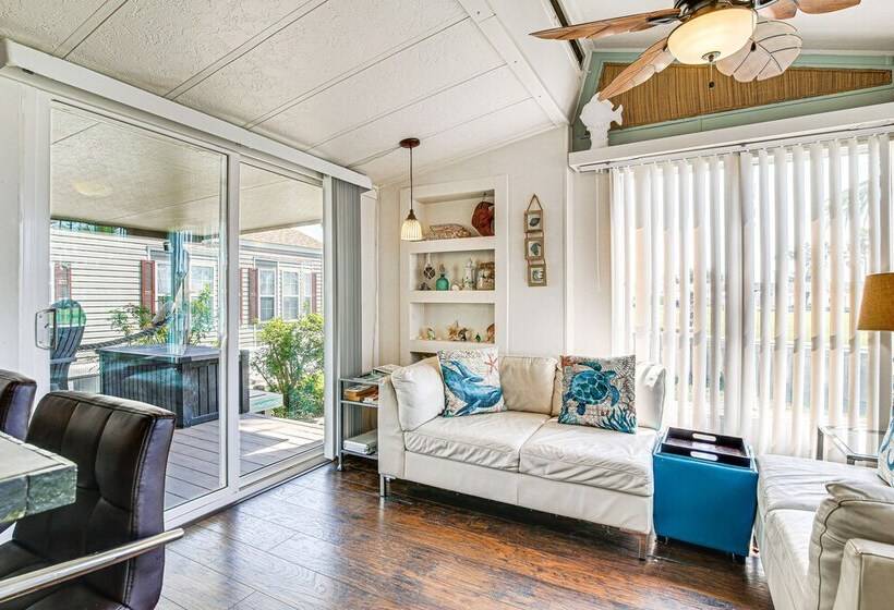 Resort Style Perks & Deck At Port Isabel Home!