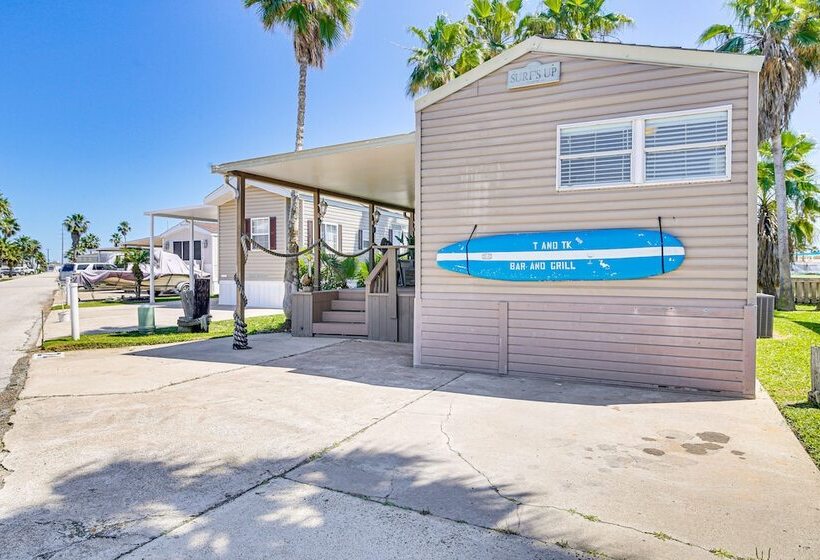 Resort Style Perks & Deck At Port Isabel Home!