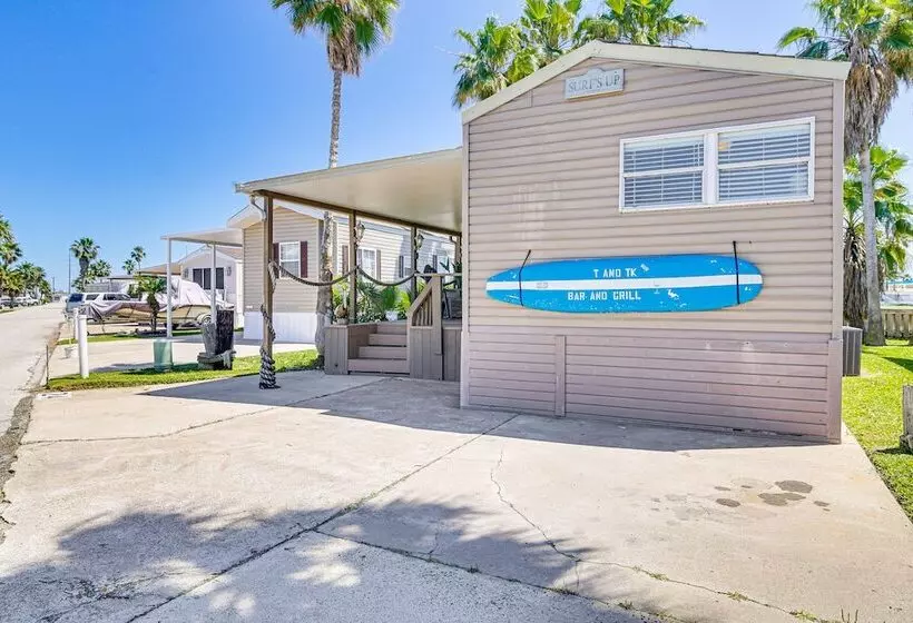 Resort Style Perks & Deck At Port Isabel Home!