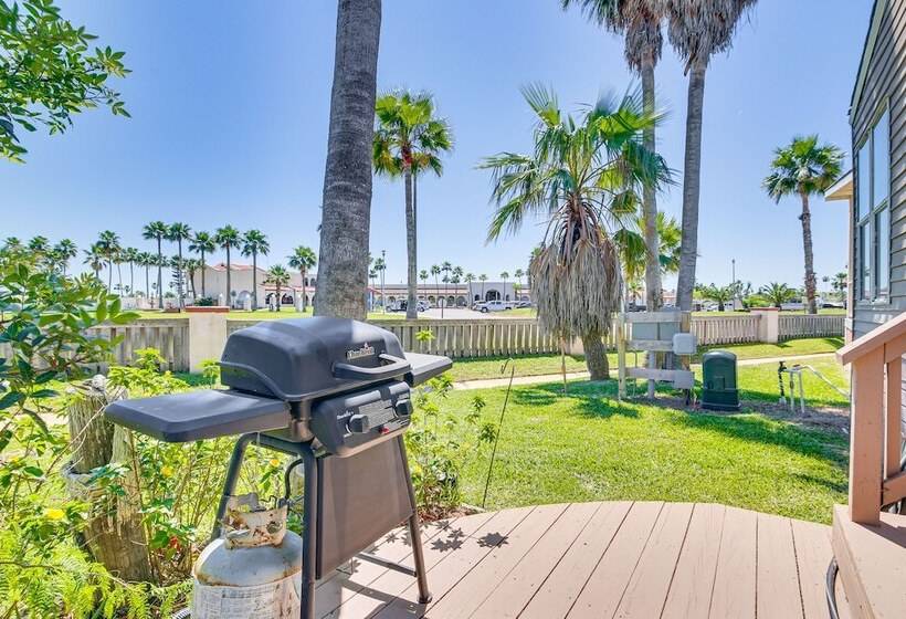 Resort Style Perks & Deck At Port Isabel Home!