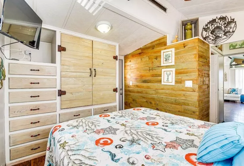 Resort Style Perks & Deck At Port Isabel Home!