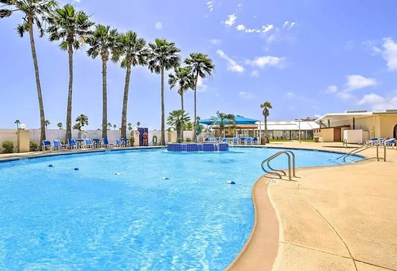 Resort Style Perks & Deck At Port Isabel Home!