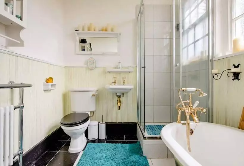 Residenssi Georgian House In Billericay   Quirky & Homely