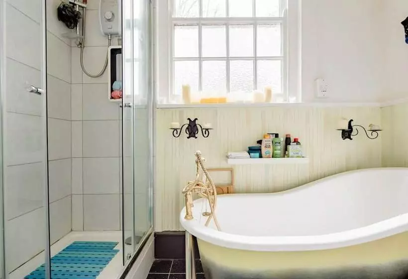 Residenssi Georgian House In Billericay   Quirky & Homely