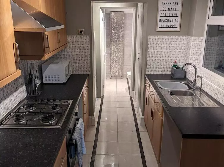 Residenssi 2 Bed House   Garden & Excellent Wifi