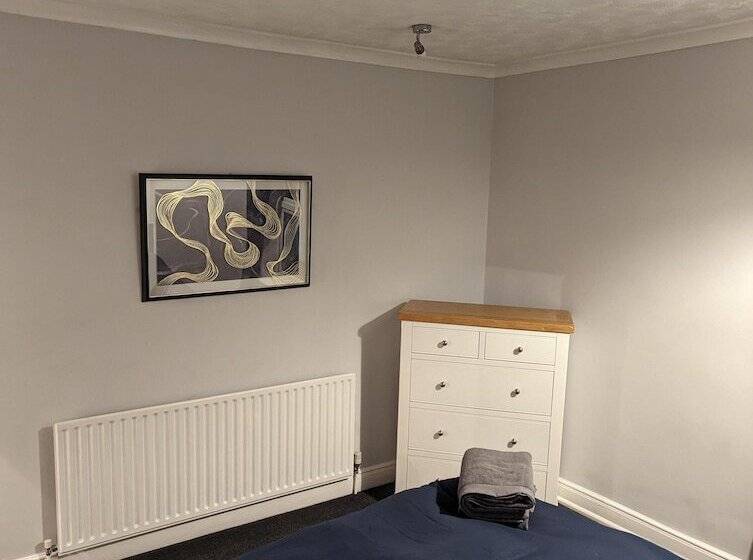 Резиденция 2 Bed House Garden & Excellent Wifi