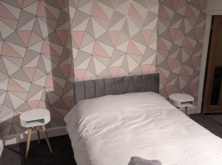 Резиденция 2 Bed House Garden & Excellent Wifi