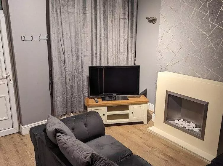 Residenssi 2 Bed House   Garden & Excellent Wifi