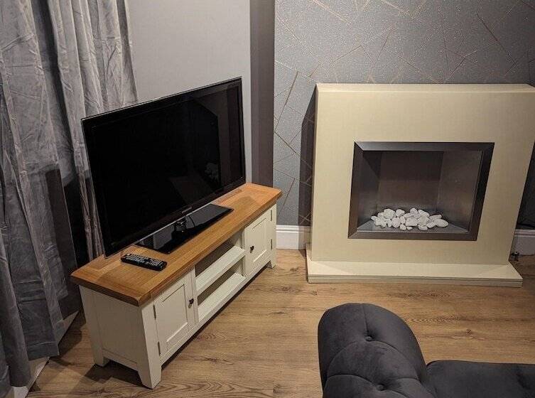 Резиденция 2 Bed House Garden & Excellent Wifi