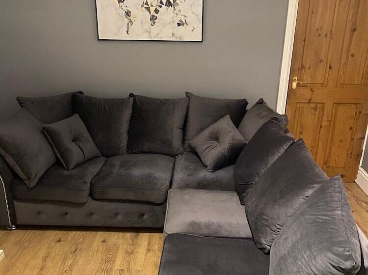 Резиденция 2 Bed House Garden & Excellent Wifi