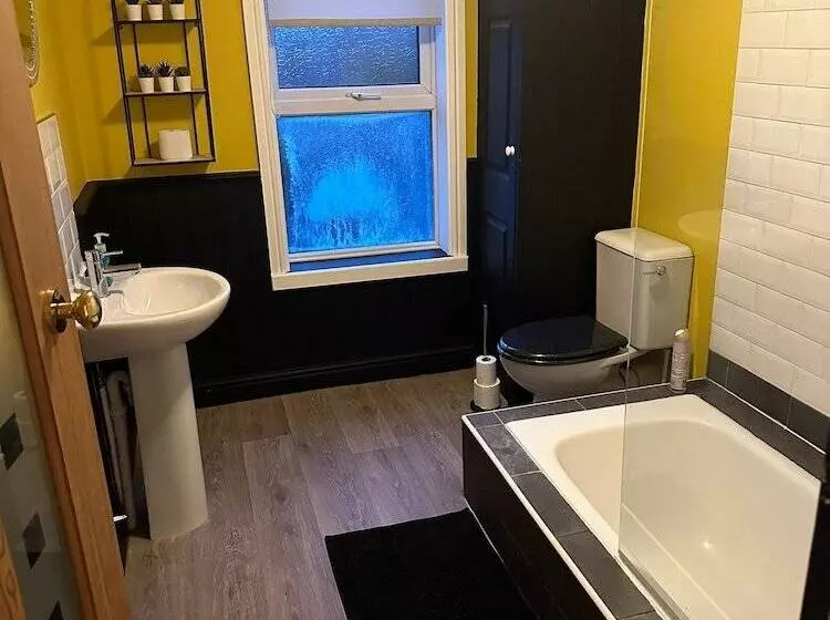 Residenssi 2 Bed House   Garden & Excellent Wifi