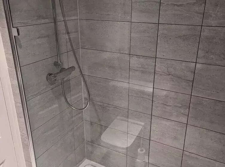 Residenssi 2 Bed House   Garden & Excellent Wifi