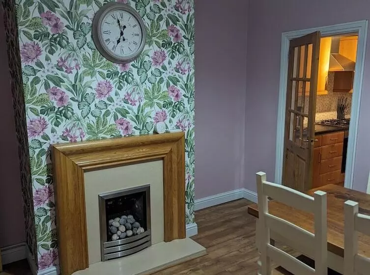 Residenssi 2 Bed House   Garden & Excellent Wifi