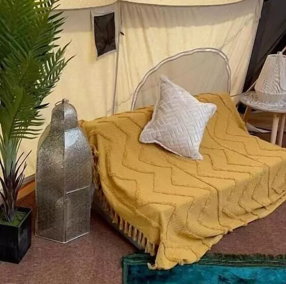 Lomakeskus Bell Tent Village