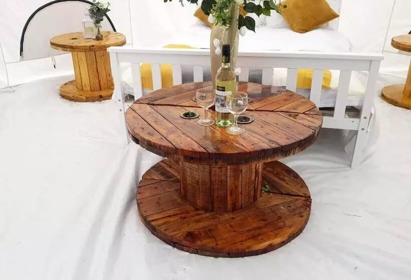 Lomakeskus Bell Tent Village