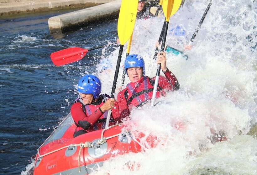 Курорт Bell Tent Village