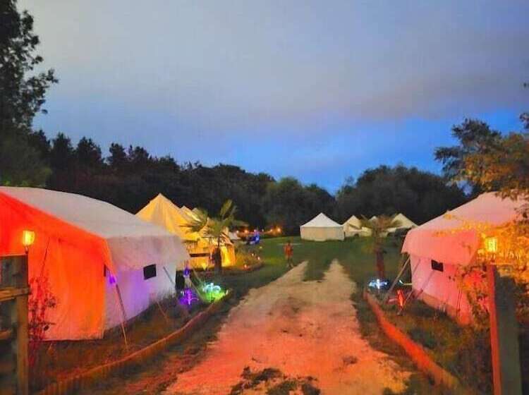 Курорт Bell Tent Village