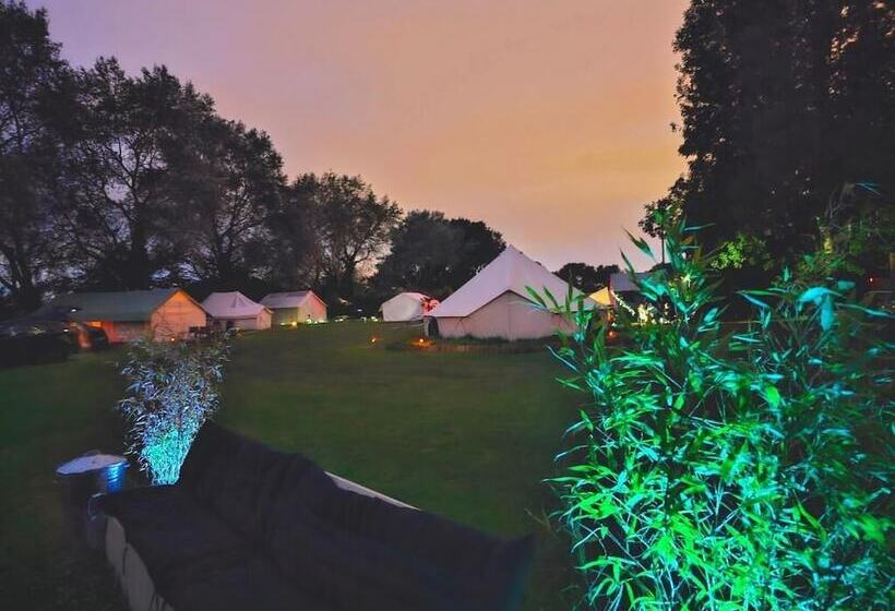 Курорт Bell Tent Village