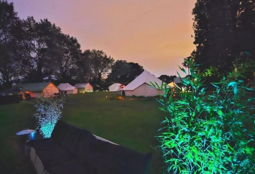 Lomakeskus Bell Tent Village