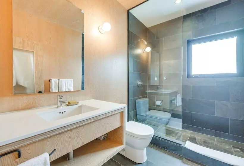 Riverfront Montana Retreat   Deck, Fire Pit & Pond