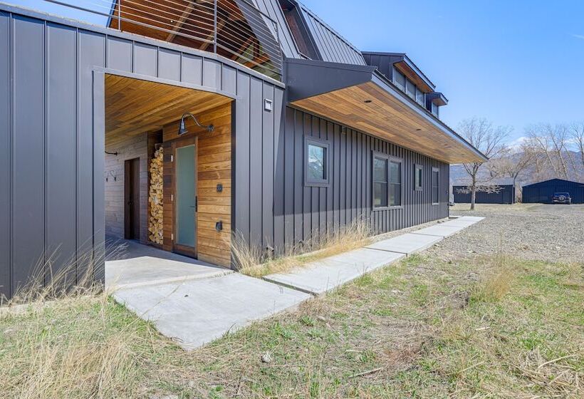Riverfront Montana Retreat   Deck, Fire Pit & Pond