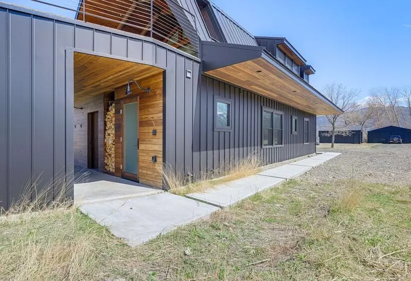 Riverfront Montana Retreat   Deck, Fire Pit & Pond