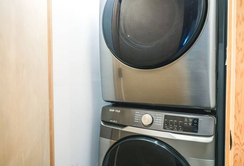 Riverfront Montana Retreat   Deck, Fire Pit & Pond