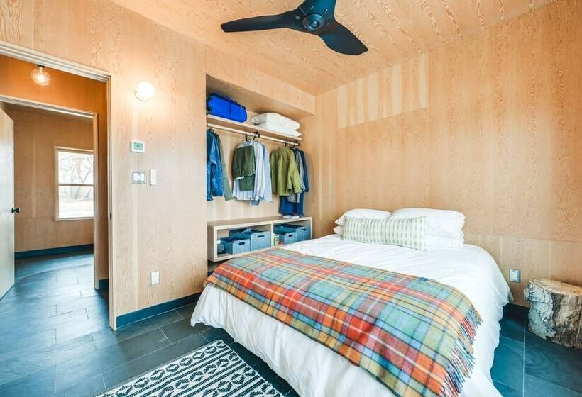 Riverfront Montana Retreat   Deck, Fire Pit & Pond