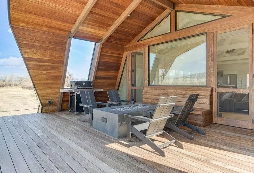 Riverfront Montana Retreat   Deck, Fire Pit & Pond