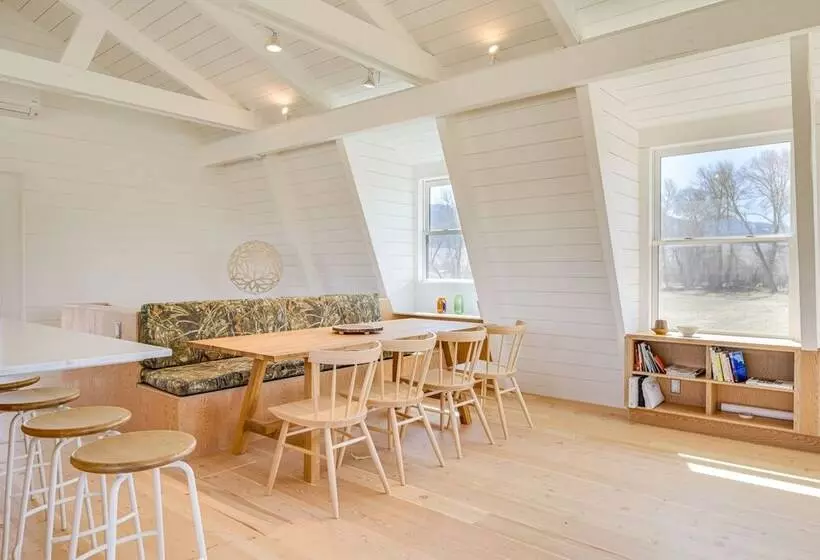 Riverfront Montana Retreat   Deck, Fire Pit & Pond