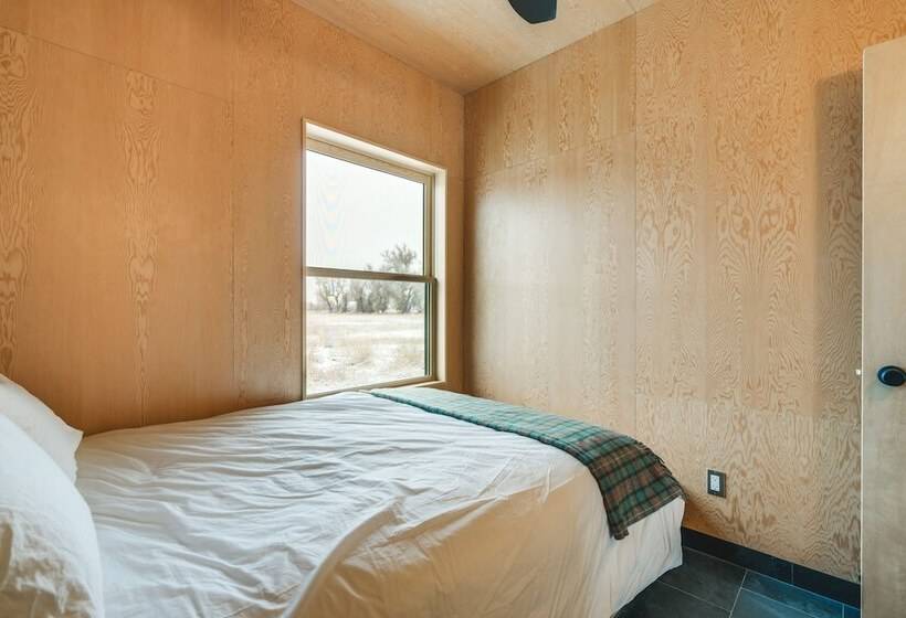 Riverfront Montana Retreat   Deck, Fire Pit & Pond