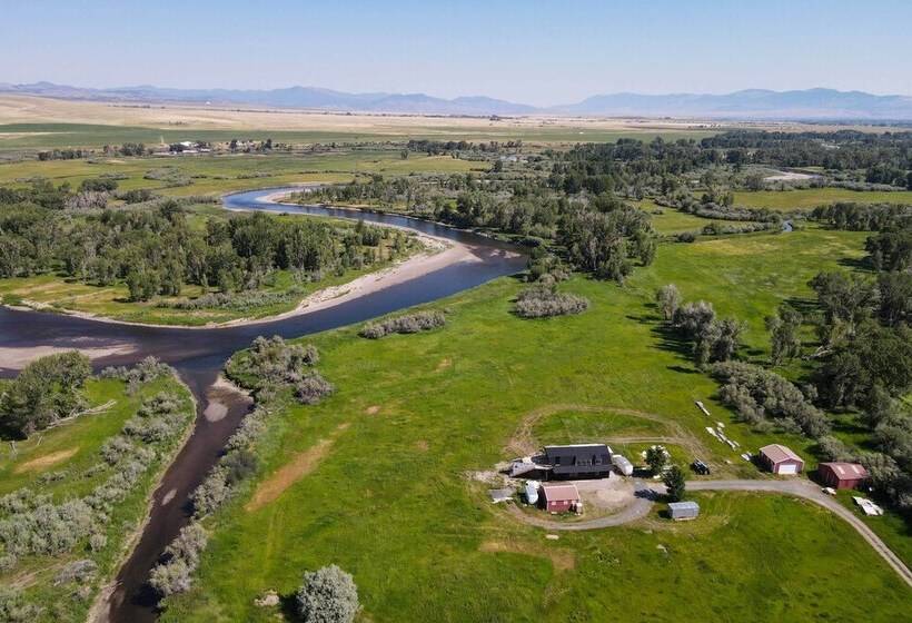 Riverfront Montana Retreat   Deck, Fire Pit & Pond