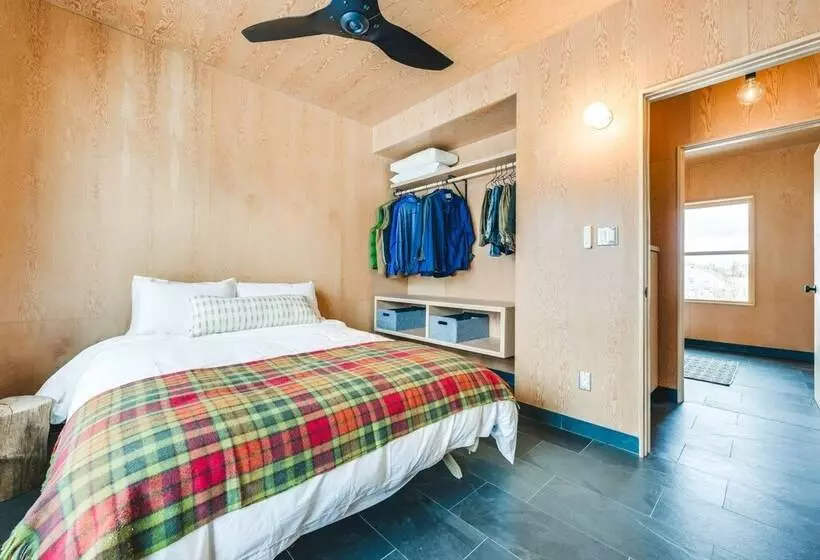 Riverfront Montana Retreat   Deck, Fire Pit & Pond