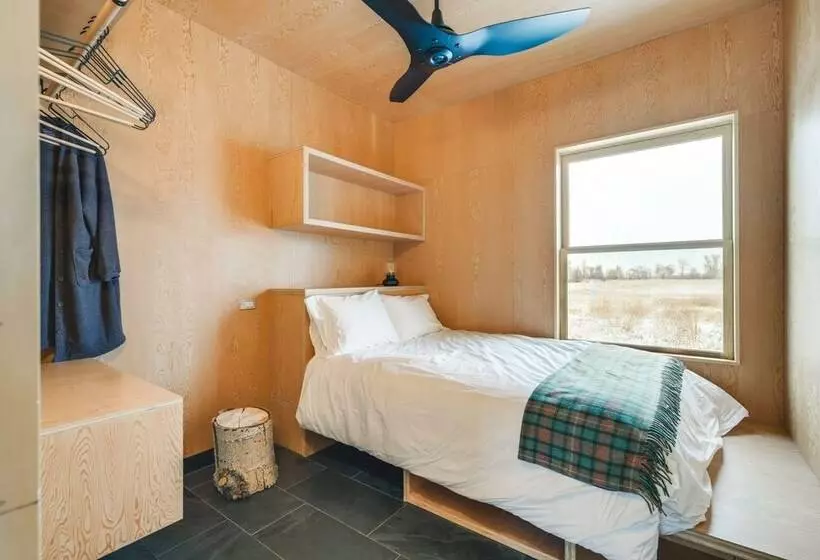 Riverfront Montana Retreat   Deck, Fire Pit & Pond