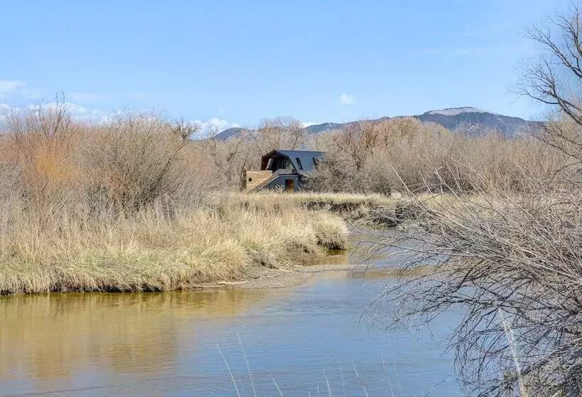 Riverfront Montana Retreat   Deck, Fire Pit & Pond