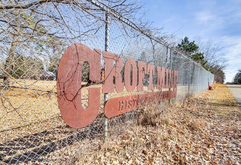 Stylish Crosby Cottage 1 Mi To Serpent Lake!