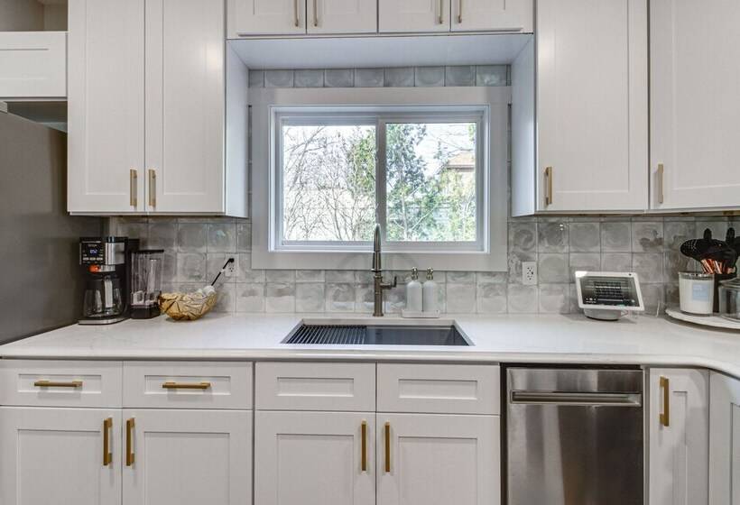 Stylish Crosby Cottage 1 Mi To Serpent Lake!