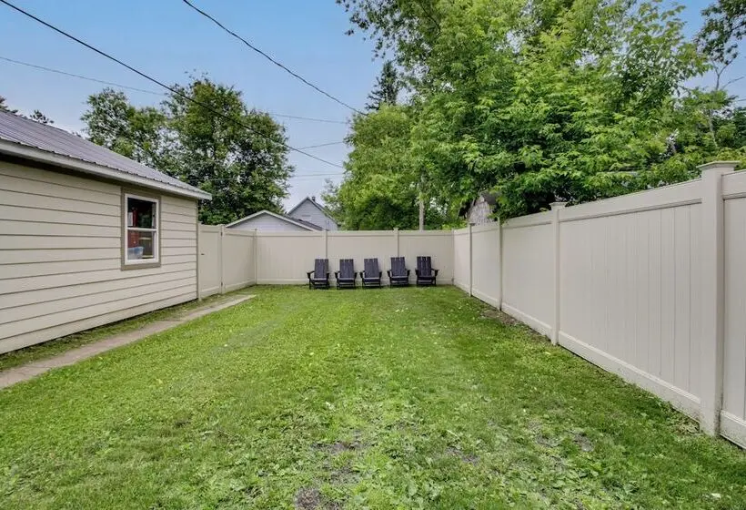 Stylish  Crosby Cottage    1 Mi To Serpent Lake!