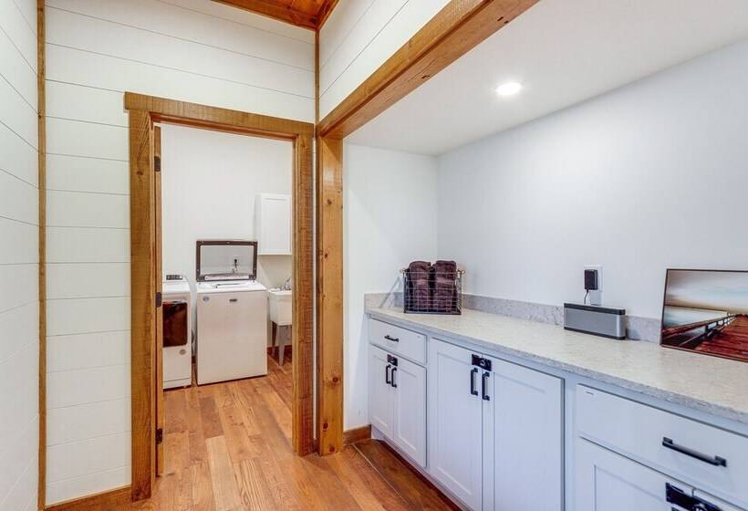 Upscale Ellijay Cottage W/ Private Hot Tub & Grill