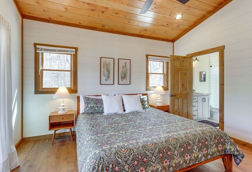 Upscale Ellijay Cottage W/ Private Hot Tub & Grill