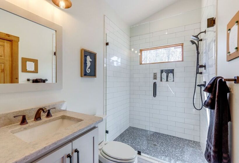 Upscale Ellijay Cottage W/ Private Hot Tub & Grill