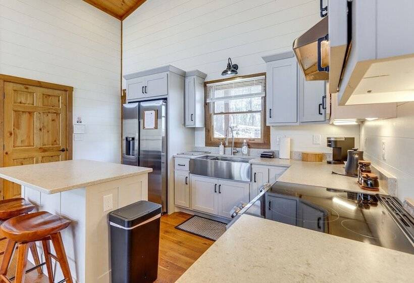 Upscale Ellijay Cottage W/ Private Hot Tub & Grill