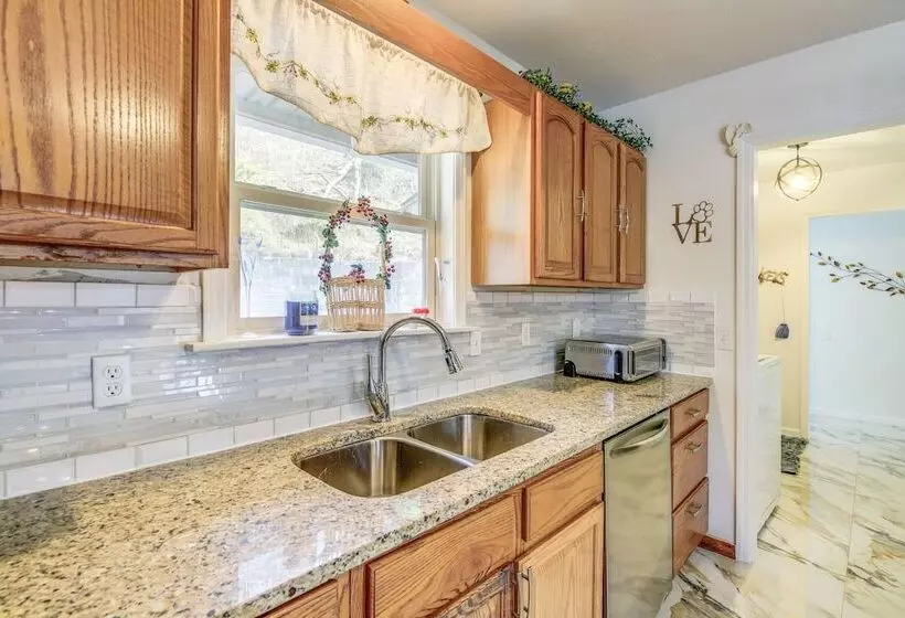 Waterfront Dandridge Cabin, 24 Mi To Pigeon Forge!