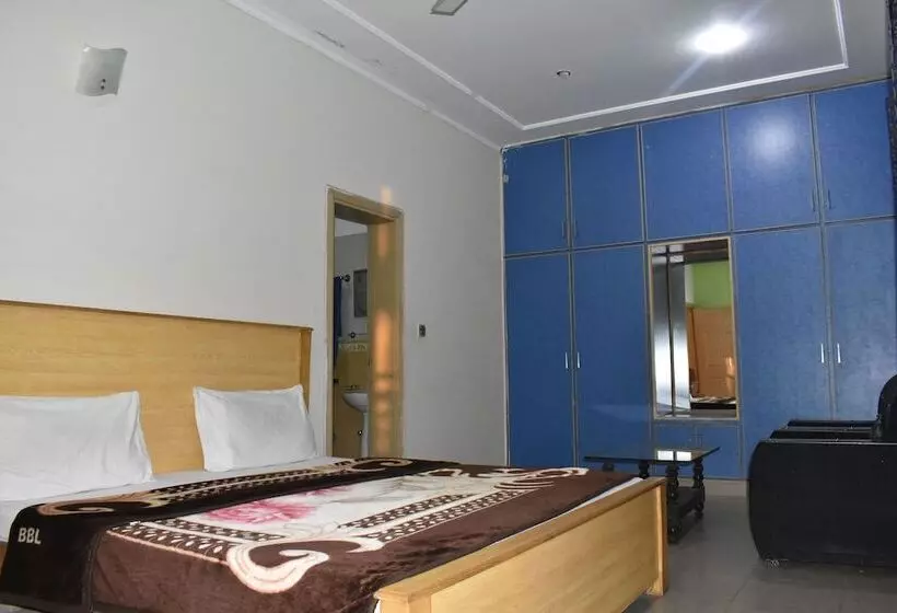 هتل Falcon Inn