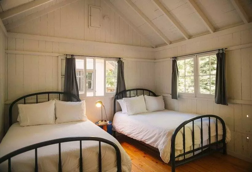 Hotelli Johnson S Beach Cabins And Campground