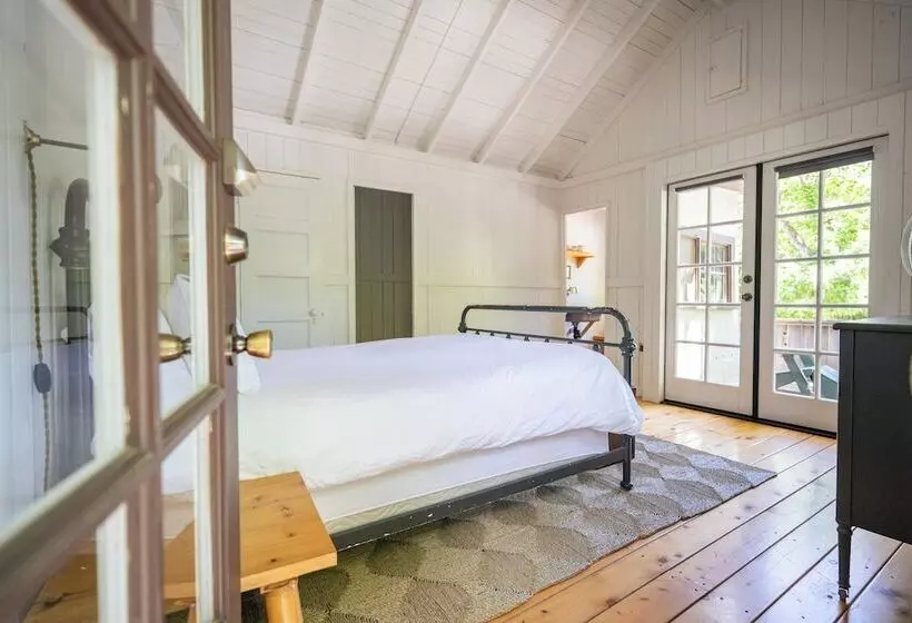 Hotelli Johnson S Beach Cabins And Campground