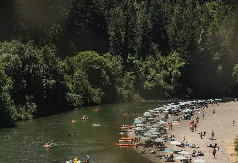 Hotelli Johnson S Beach Cabins And Campground