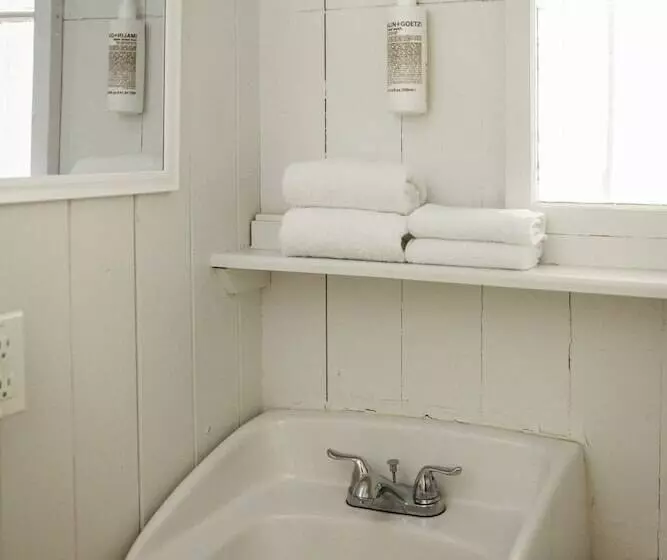 Hotelli Johnson S Beach Cabins And Campground